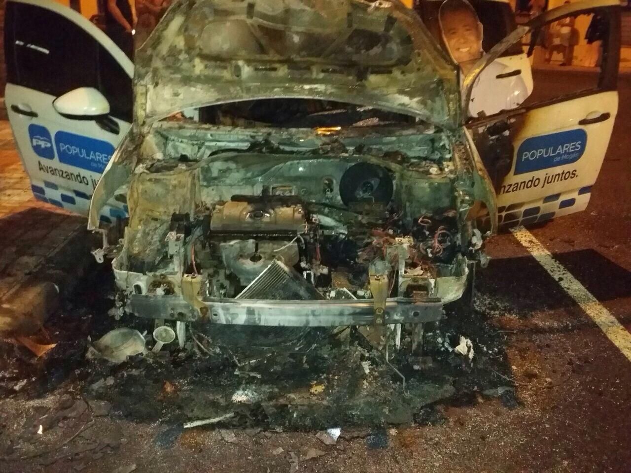 Incendiado un coche del PP en Mogán.
