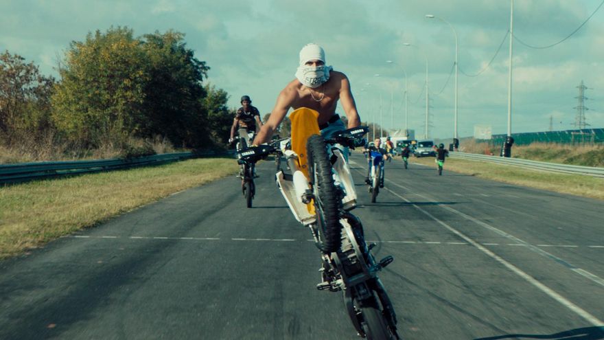 ‘Rodeo’, la 'motomami' francesa que desafía el machismo de las carreras ilegales de cross