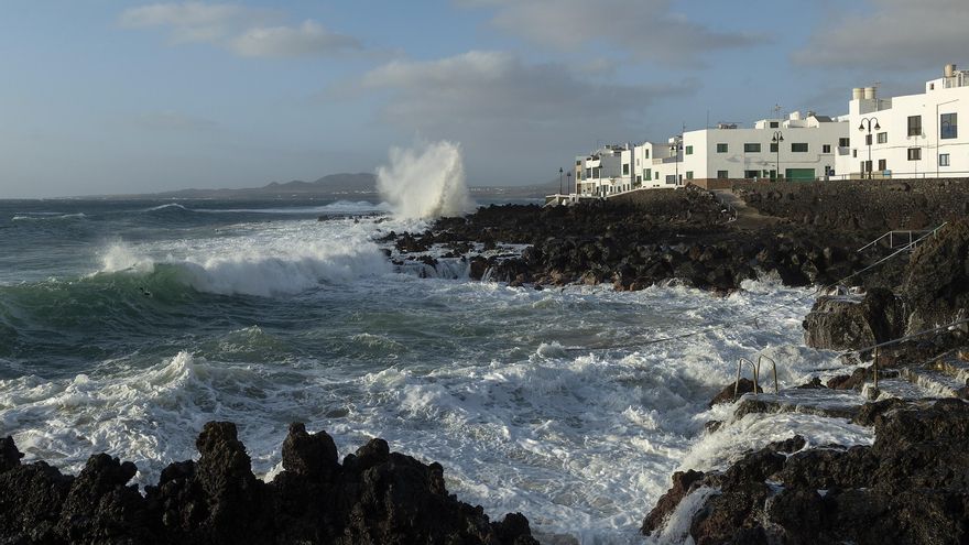 El agua se vuelve un artículo de lujo en Canarias: ''En verano tuve que coger del mar para tirar de la cadena''