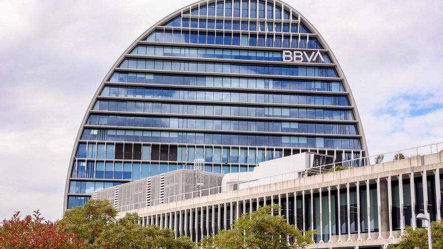 BBVA promete a la CNMC que no cerrará oficinas "donde no haya otra cerca" para desbloquear su OPA sobre Sabadell