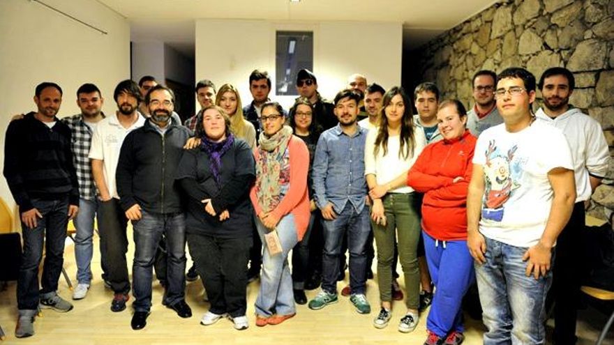 El alumnado y profesorado del primer Curso Integral de Impresión 3D del Ayuntamiento de León tras terminar la formación. Fotografía: Carlos Ochoa López