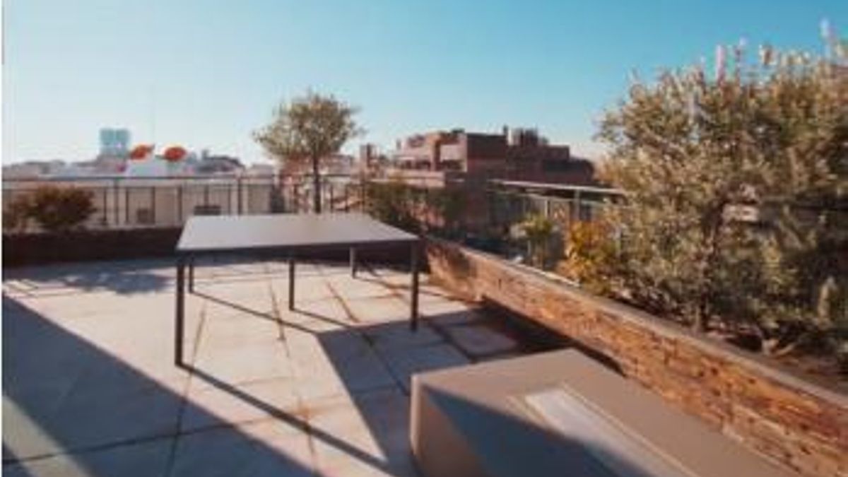 El vídeo de una inmobiliaria de lujo para anunciar el ático comprado por el Gobierno de Ayuso: "Te veo pequeño desde arriba"