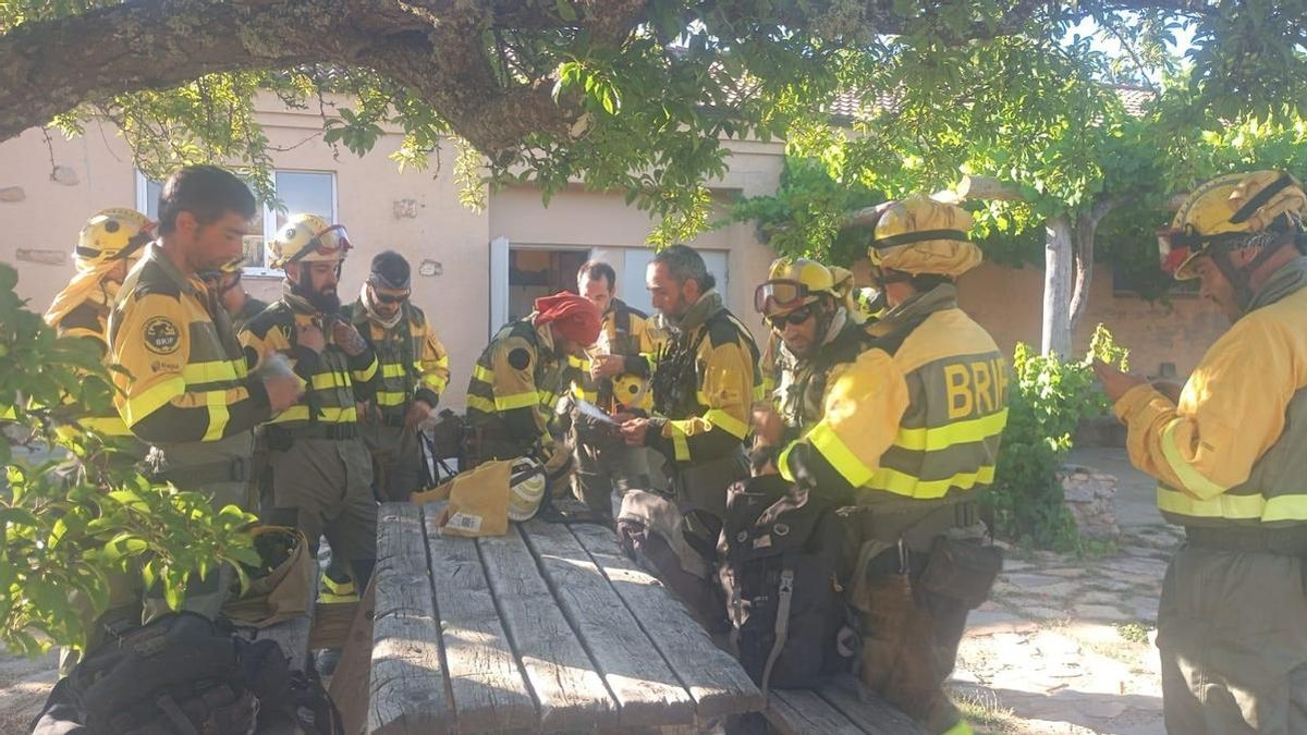 Bomberos forestales de Brif Tabuyo, del Miteco, activados para acudir al incendio de Boca de Huérgano.