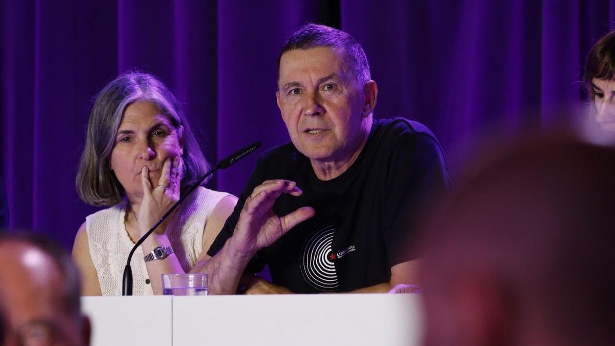 Otegi quiere imitar el "cinturón de hierro" de la Guerra Civil para parar los "nubarrones" de PP y Vox