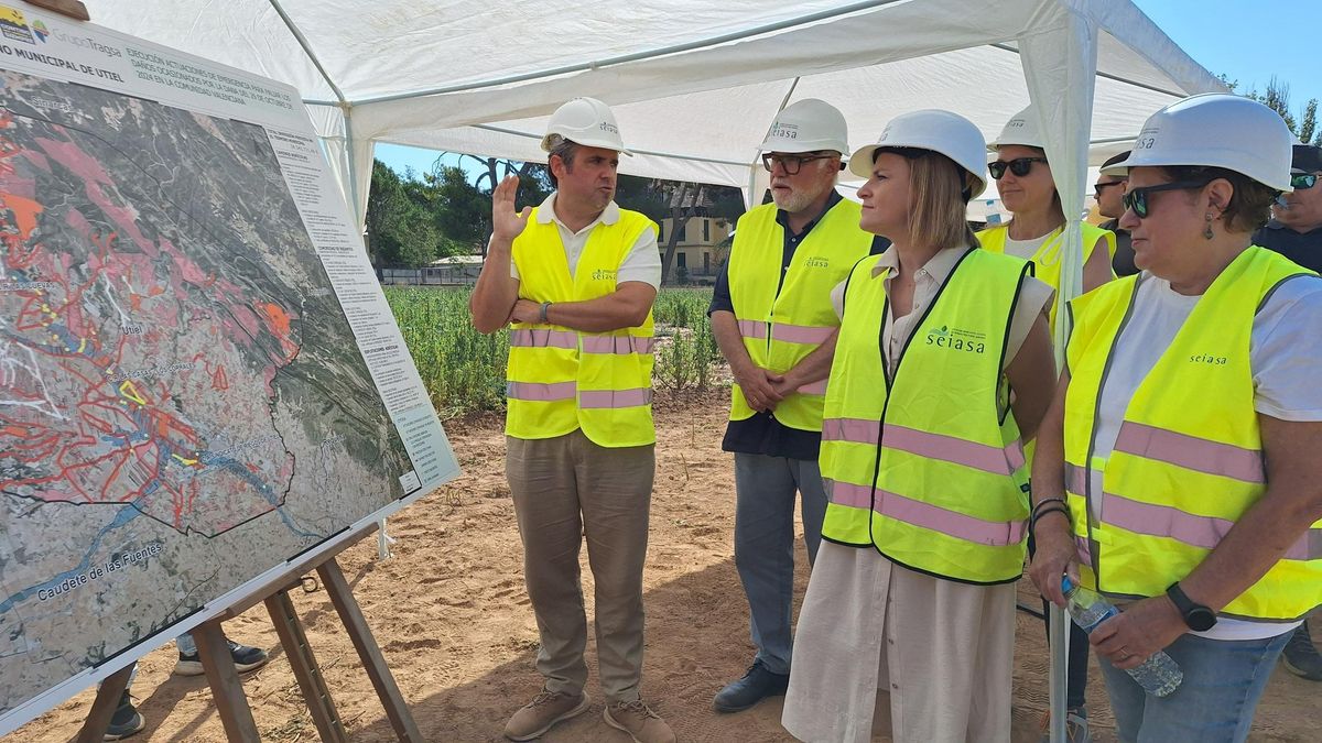 Pilar Bernabé, durant la seua visita a Utiel.