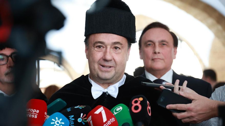 El rector de Cádiz estalla contra el consejero de Universidad: "Ha generado el conflicto más grave en una década"