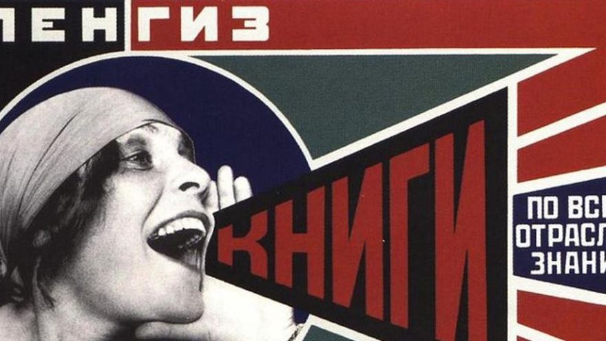 Cartel de propaganda del gobierno soviético protagonizado por la escritora y actriz Lilia Brisk.