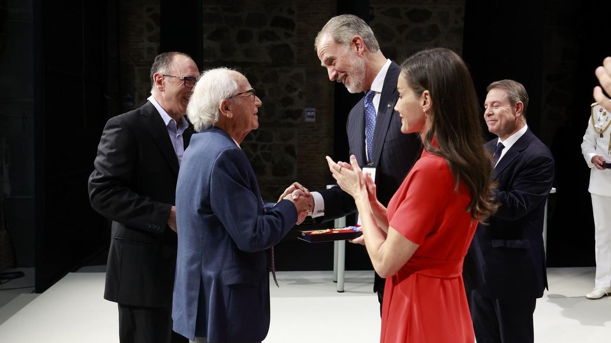 Segundo Castro recibe la Medalla de Oro al Mérito en las Bellas Artes.