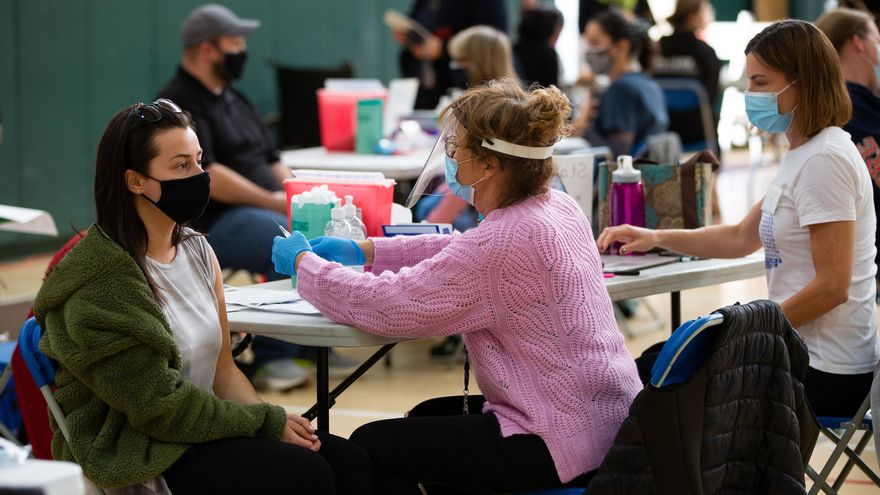 EE.UU. se marca el objetivo de 160 millones de personas completamente vacunadas para el 4 de julio