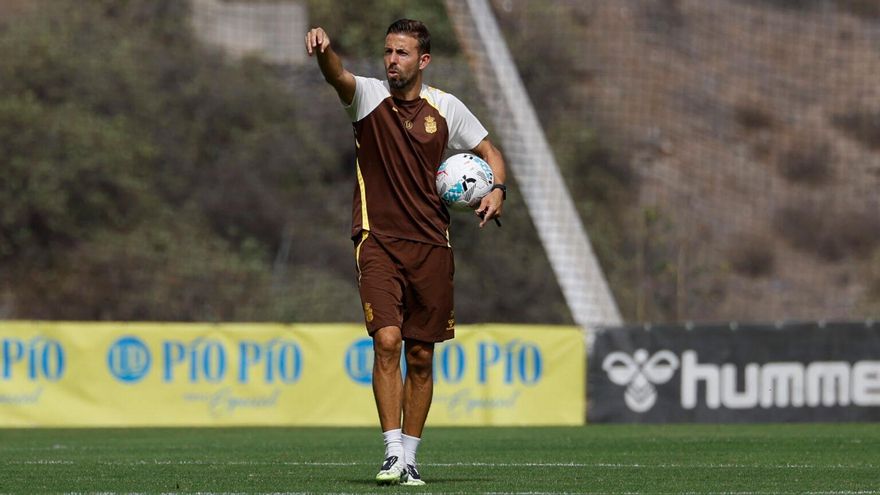 Luis García pide que ser el equipo menos goleado se convierta en “obsesión”