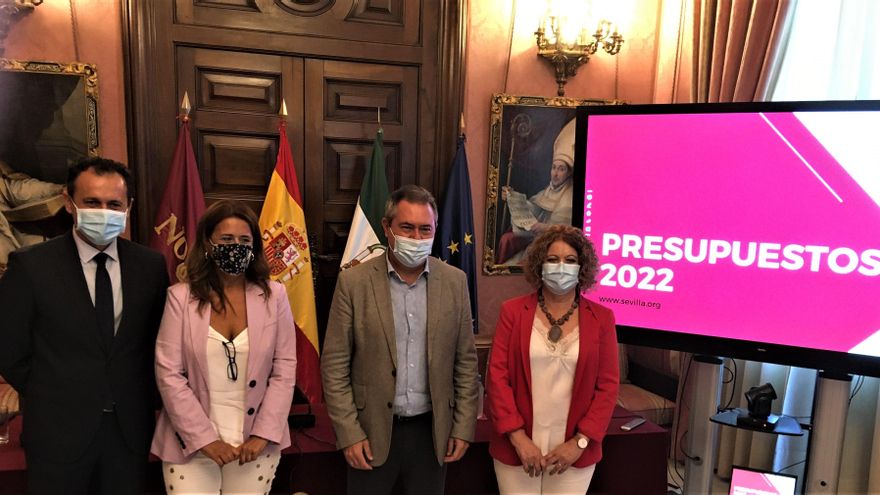Espadas se abre a pactar a izquierda y derecha su último presupuesto en Sevilla, pero avisa: no habrá rebaja de impuestos