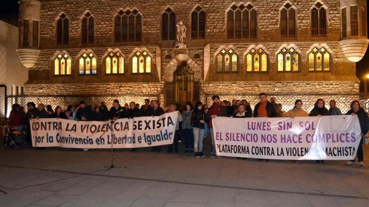 Nueva concentración de los Lunes sin sol tras el asesinato machista de una mujer en Cuenca