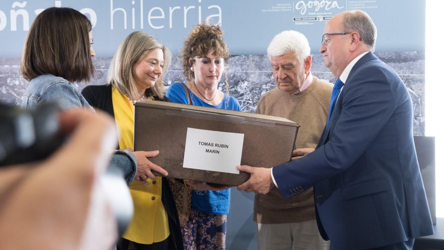 Recuperan los restos de una víctima de la Guerra Civil e identifican a otras cinco más en la mayor fosa común de Euskadi
