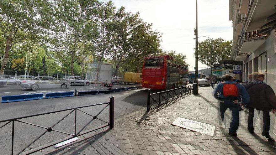 Detenido un conductor de VTC por atropellar a un turista ebrio en el Paseo del Prado y dar positivo por drogas