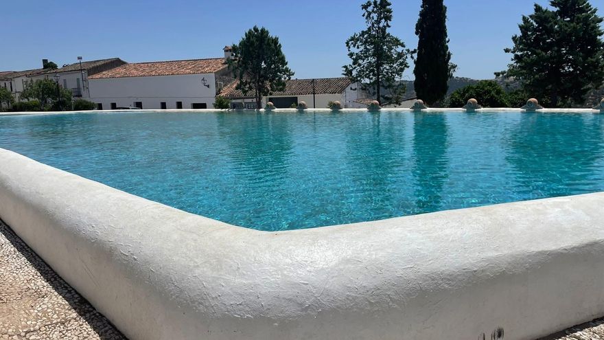 El pueblo de Andalucía que transformó su icónica alberca en una piscina a la que han bautizado como La Laguna