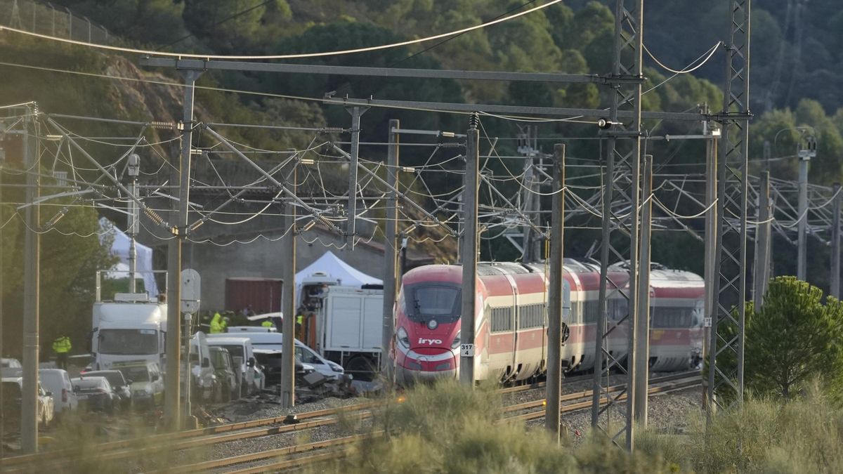 Transportes confirma "una rotura o alteración del carril" en Adamuz pero no aclara si causó el accidente