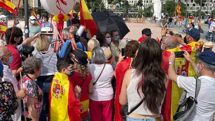 Ambiente en Colón hora y media antes de la protesta contra los indultos.