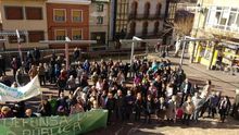 Los vecinos se manifiestan en Barruelo de Santullán.