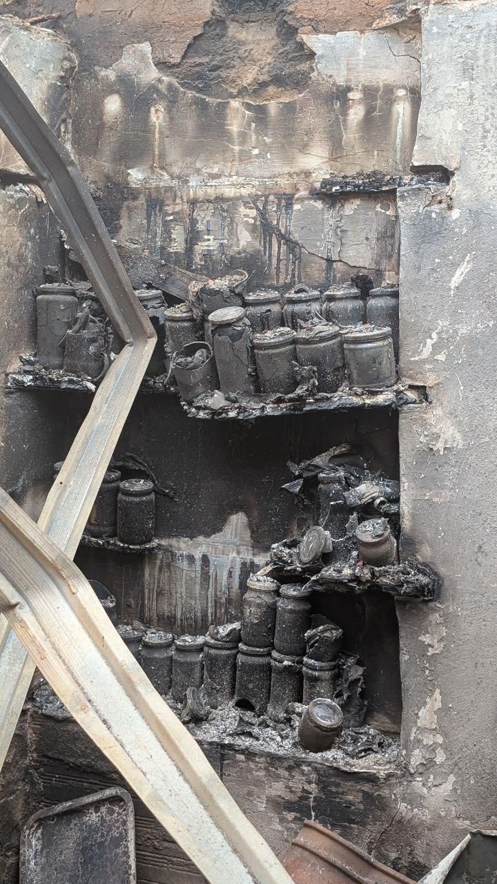 Casas quemadas en Castrocalbón. / Antonio Vega ILEÓN