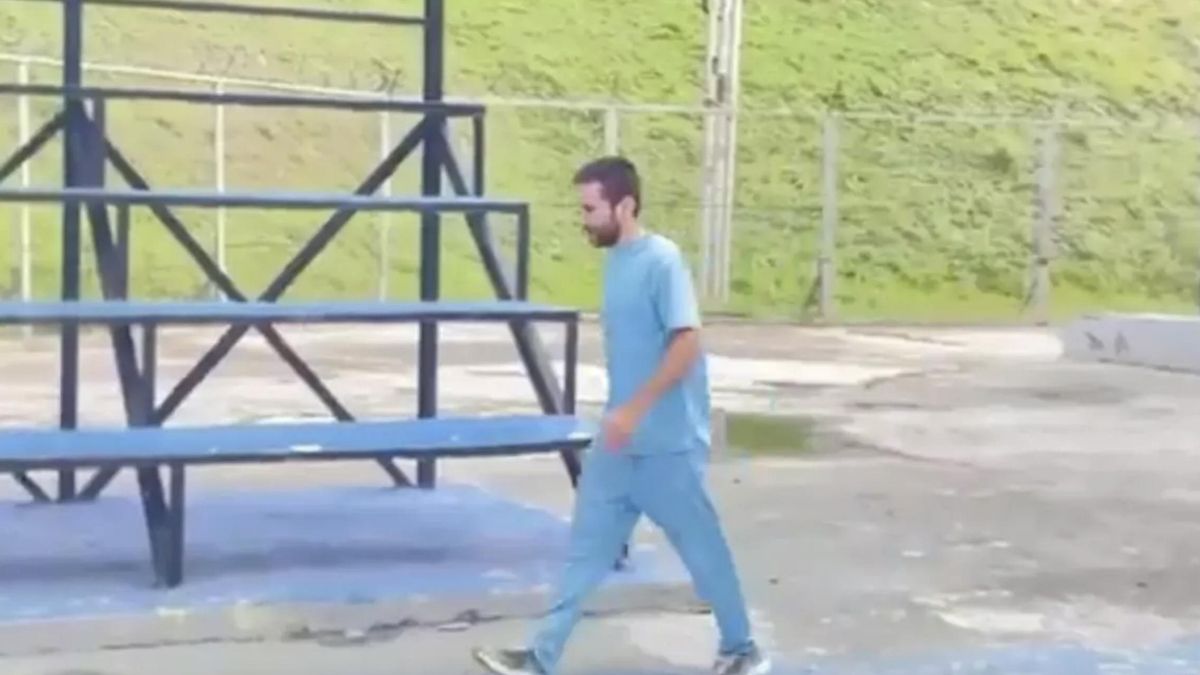 Nahuel Gallo detenido en Venezuela, en una de las imágenes difundidas meses atrás por el régimen de Maduro.