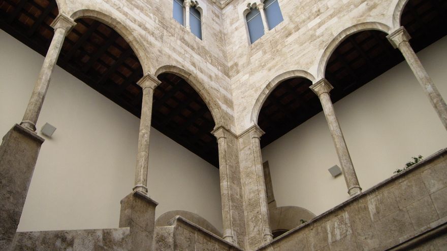 Los negocios de los fiscalizadores públicos: el exinterventor de Rus compartía dos empresas privadas con otra alta funcionaria