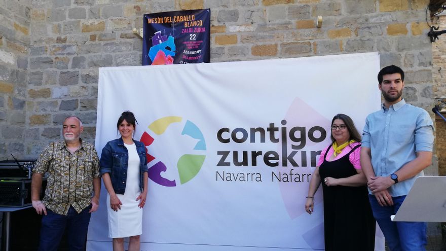 Txema Noval, Begoña Alfaro, Olga Risueño y Carlos Guzmán desvelan el logo de 'Contigo Navarra', confluencia entre Podemos, IUN, Batzarre e Independientes.