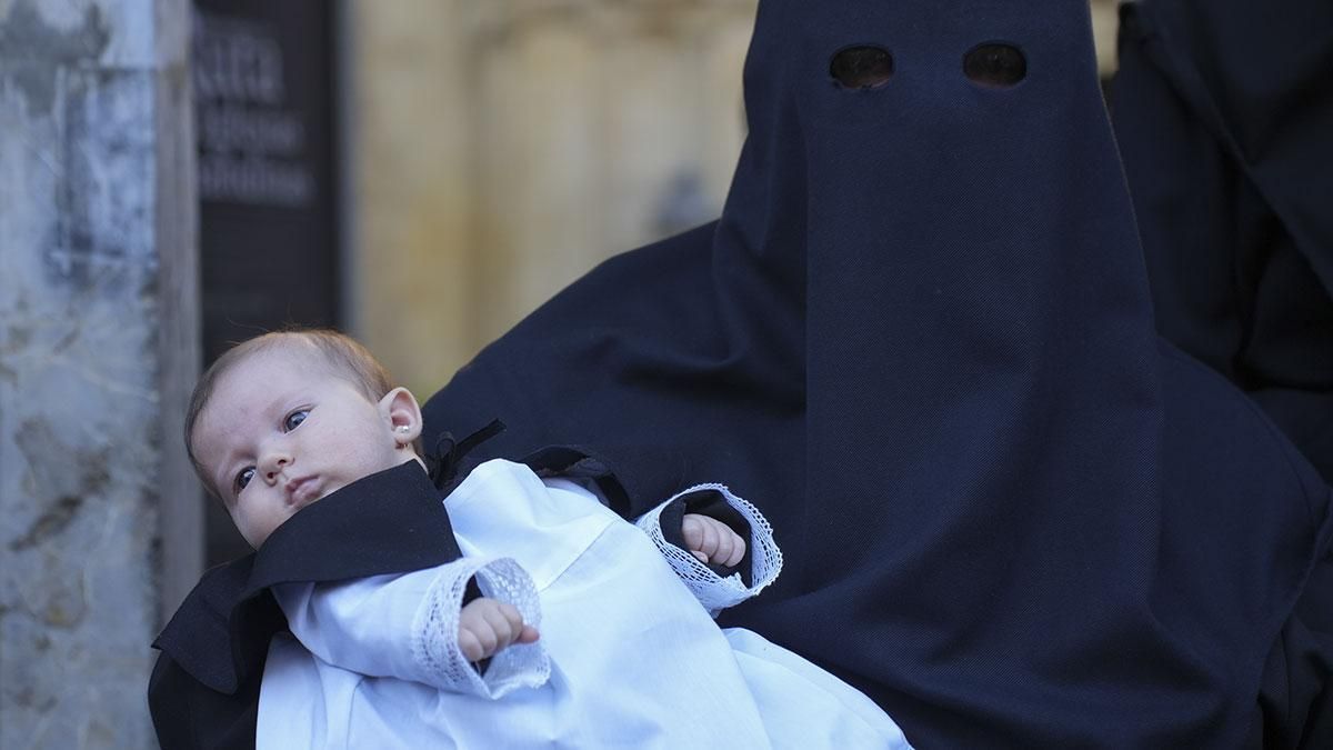 Salida procesional de la Hermandad de la Expiración, en imágenes