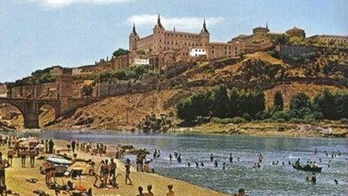 Antigua playa de Safont, a orillas del Tajo. Postal que fue muy difundida, coincidiendo con las protestas por la degradación del río en Toledo