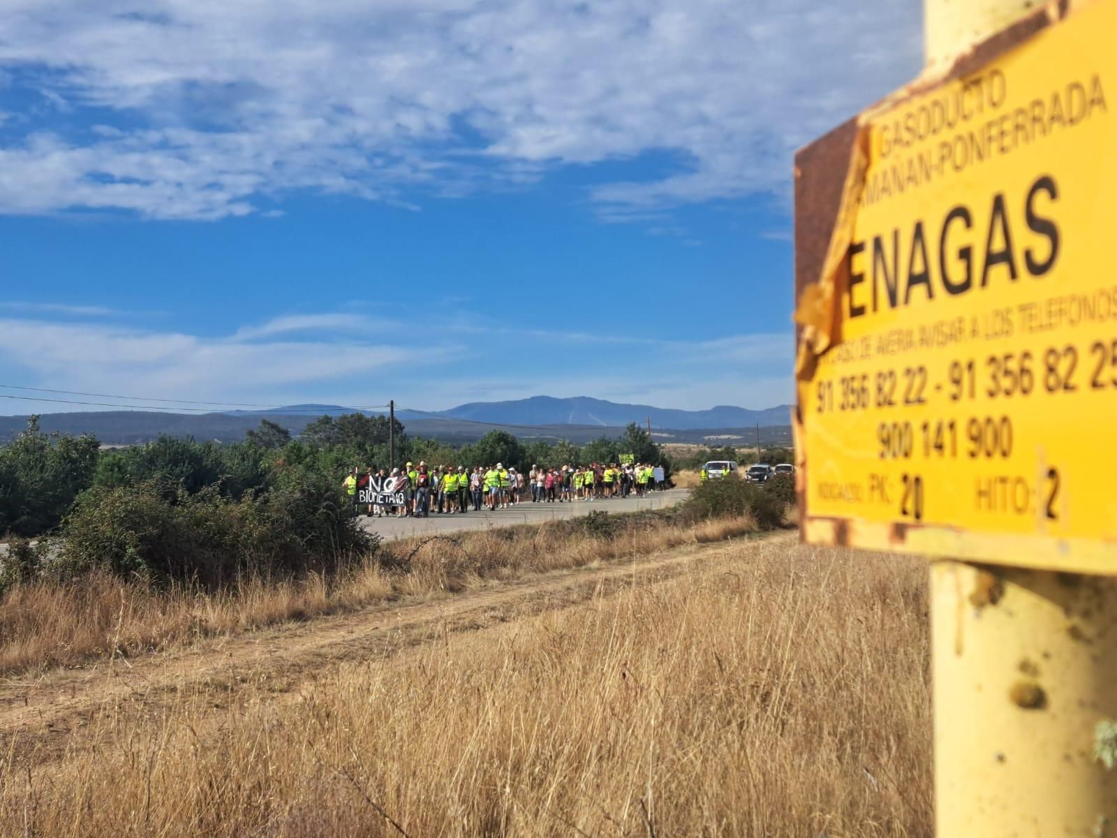 La protesta pasa por los terrenos al lado del gaseoducto que pretende usar la planta de biometano de Val de San Lorenzo.