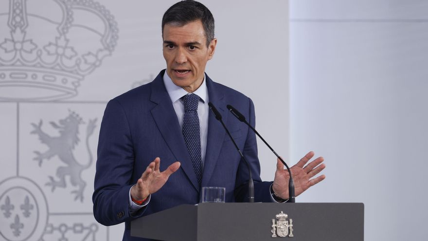 El presidente del Gobierno, Pedro Sánchez, durante su comparecencia este viernes tras finalizar la reunión del Consejo de Ministros extraordinario en la Moncloa. EFE/Javier Lizón