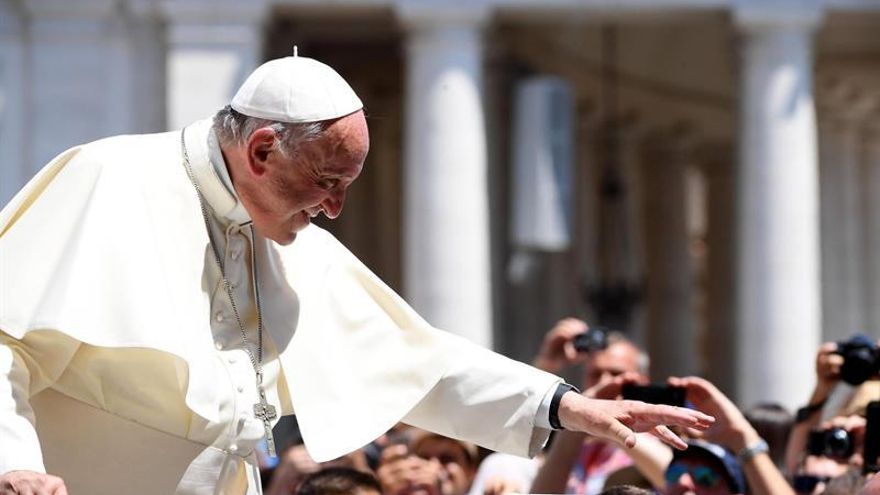 El papa propone reducir el horario laboral a los mayores para contratar jóvenes