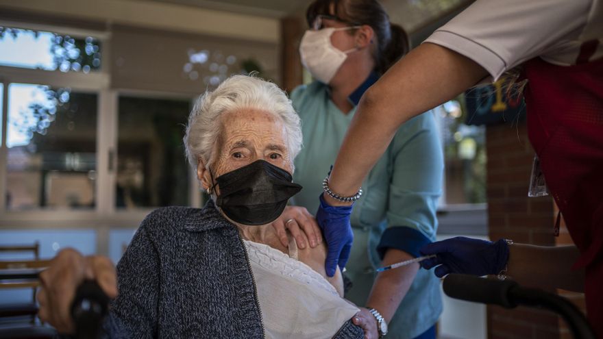 La tercera dosis, un salvavidas contra el miedo en las residencias de mayores