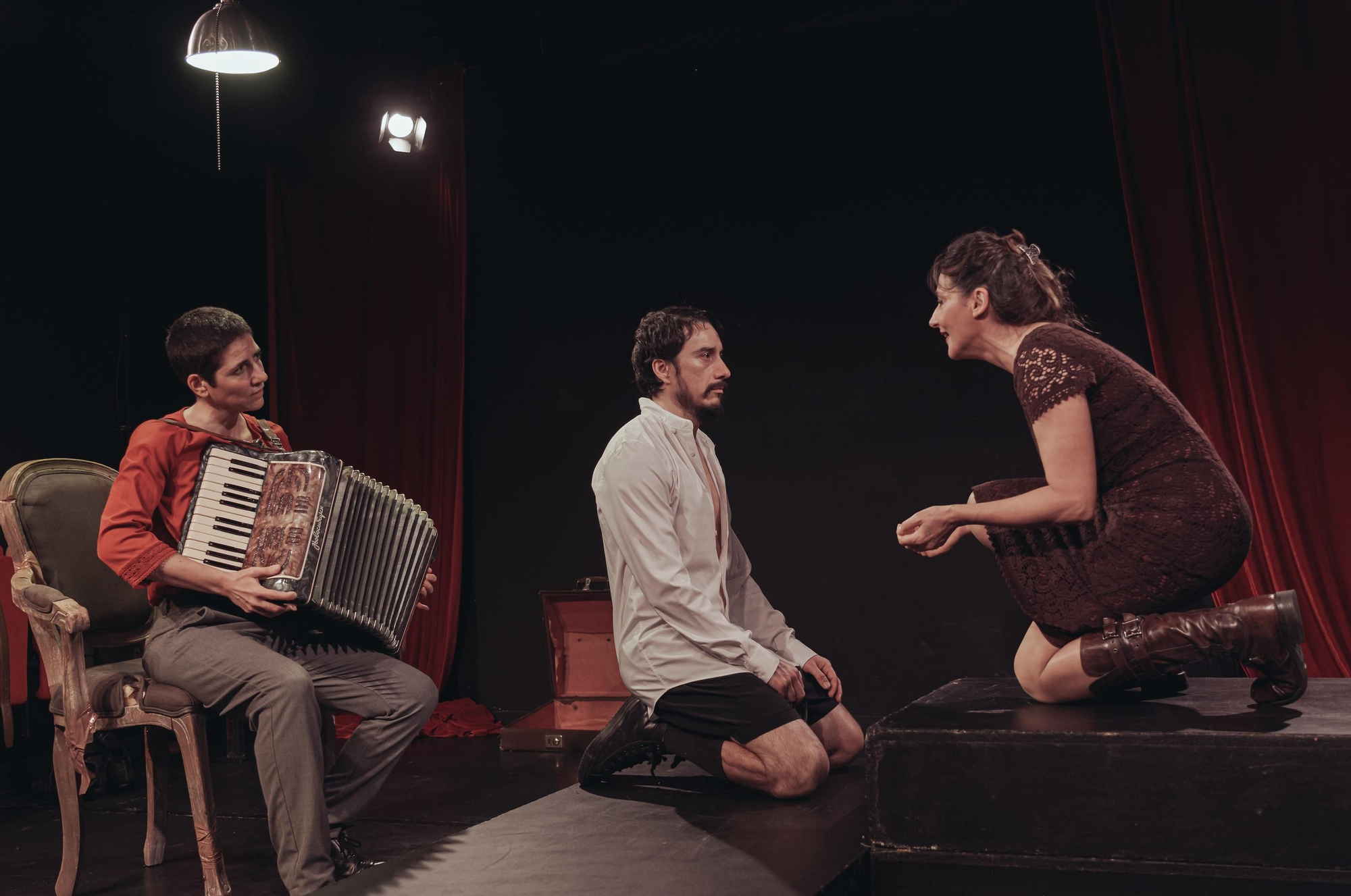 Metatrealidad, los actores ensayan 'El jardín de los cerezos' en la obra de Guillermo Calderón, 'Neva'