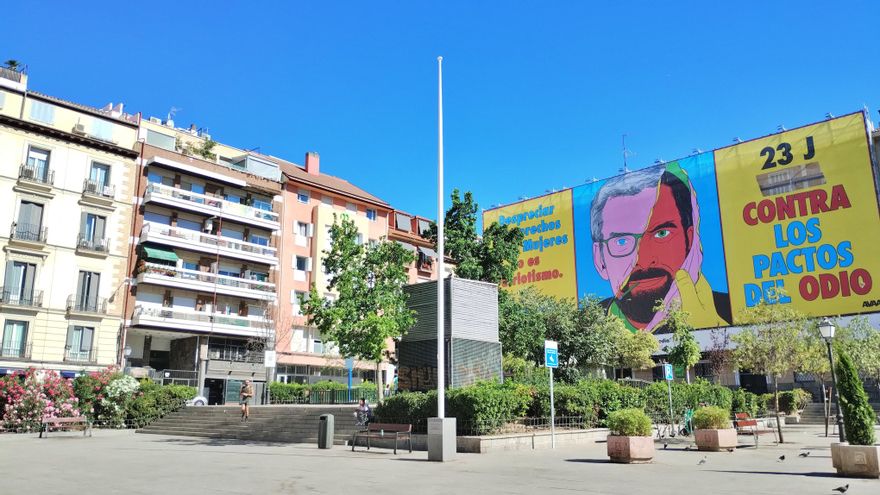 El mástil de Pedro Zerolo se queda sin su bandera arcoíris, que será repuesta "lo antes posible"