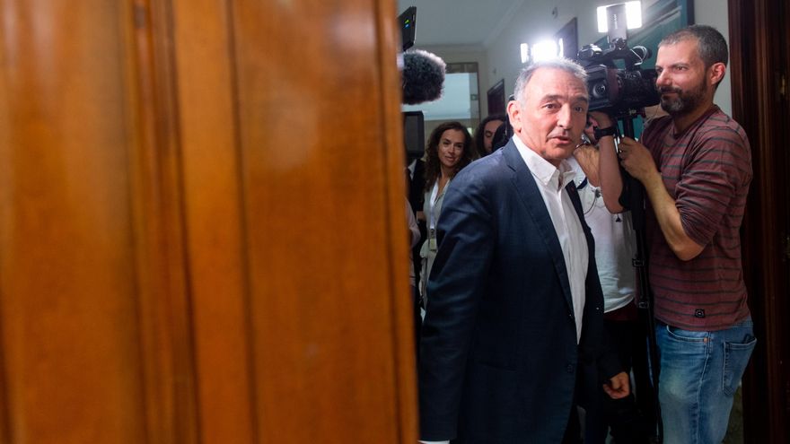 Enrique Santiago, sobre el choque entre Iglesias y Colau: "Las discrepancias internas se ventilan internamente"