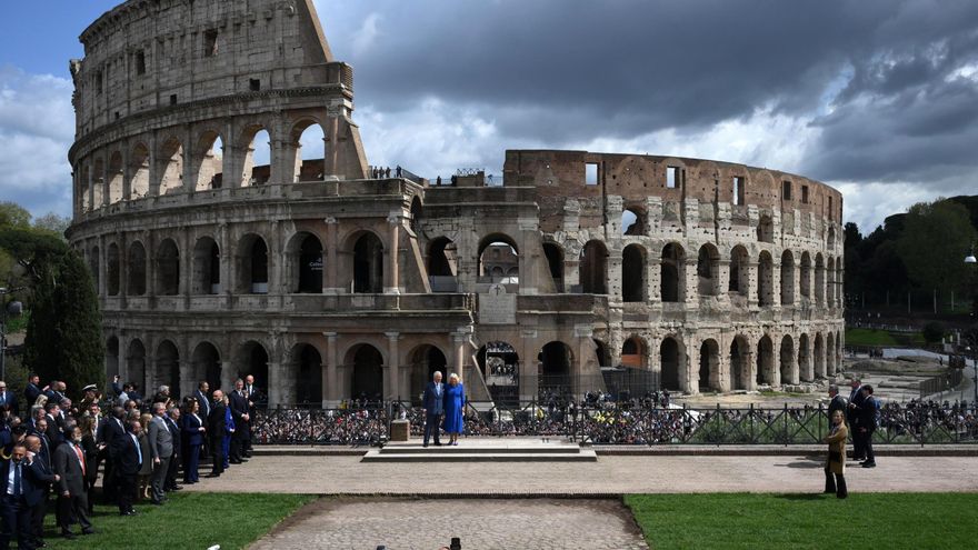 Carlos y Camila disfrutan del Coliseo y los Foros Romanos tras una jornada institucional