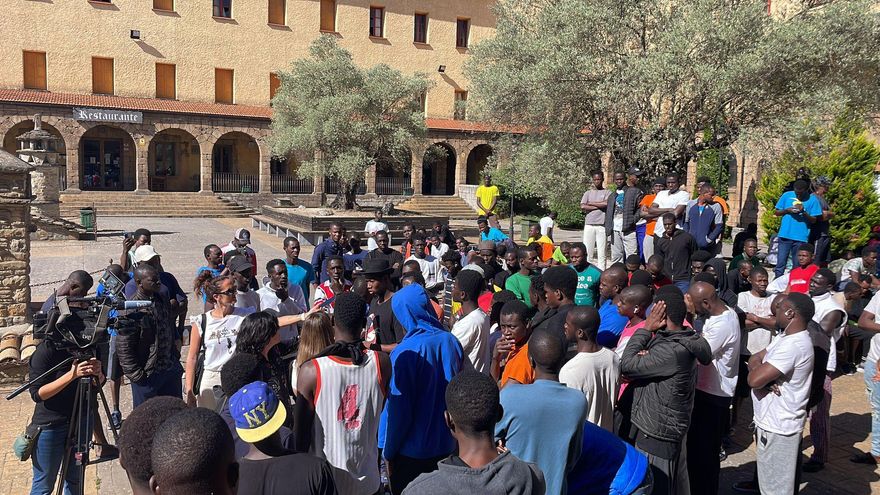 Los migrantes acogidos en la localidad oscense de Sabiñánigo anuncian una huelga de hambre
