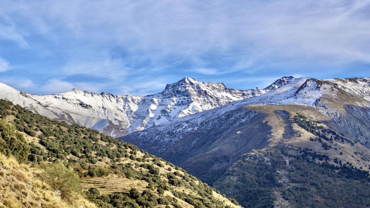 Desde alguna de sus cimas es posible divisar no solo el mar Mediterráneo, sino incluso las montañas de Marruecos