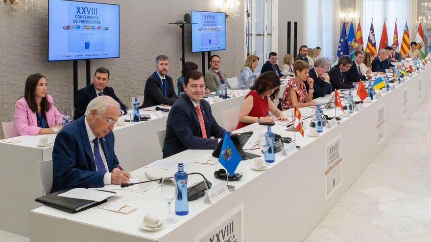 Mañueco sigue la premisa del PP en la Conferencia de Presidentes, carga contra Sánchez y pide convocar elecciones