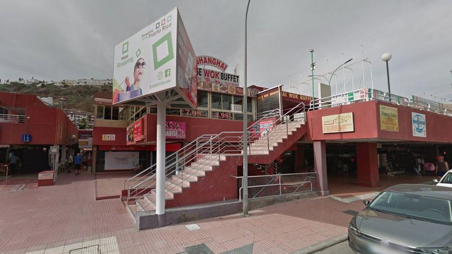 Herida grave tras caerse de madrugada por las escaleras de un centro comercial en Gran Canaria