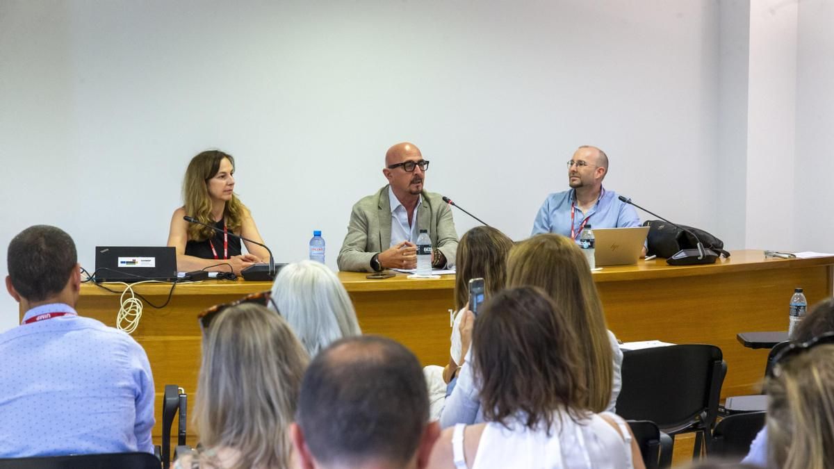El consejero de Salud (PP) propone convertir Cantabria en un "laboratorio europeo de la salud" basado en datos