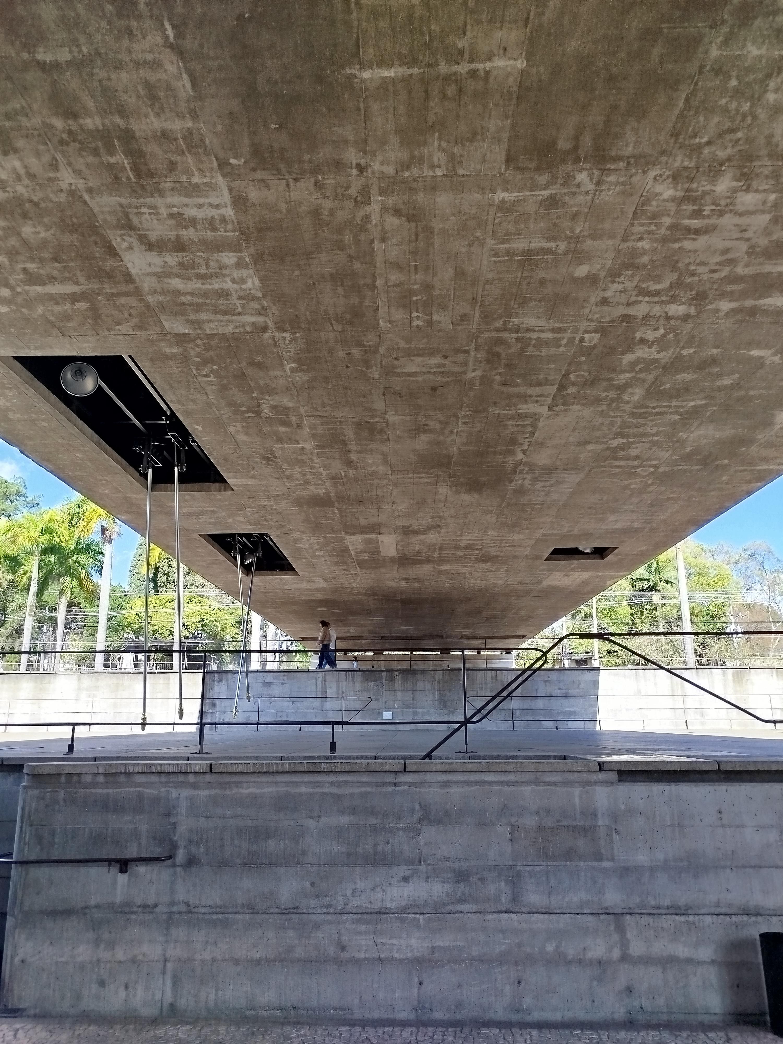 Museo Brasileño de Escultura de São Paulo, 1995 por Paulo Mendes da Rocha.
