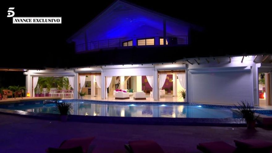 Javi se cuela en Villa Playa