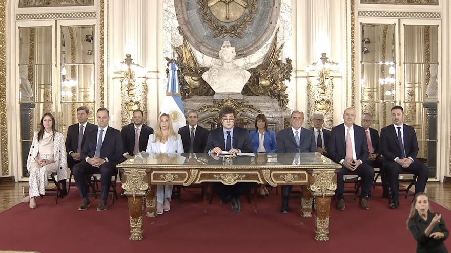 Javier Milei anunció un tratado de libre comercio con Estados Unidos y anticipó: “Se viene la motosierra profunda”