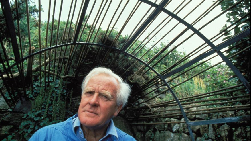 Posado de John Le Carre en el año 2000