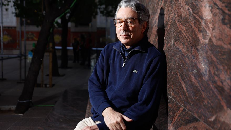 Didier Eribon: "Macron es como Robin Hood pero al revés, roba el dinero a los pobres para dárselo a los ultrarricos"