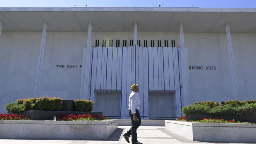 Trump amenaza con "demoler" el Kennedy Center y bloquear 257 millones si no recibe "reconocimiento"
