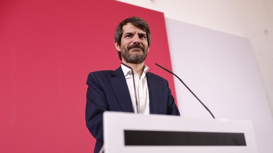 El ministro de Cultura y portavoz de Movimiento Sumar, Ernest Urtasun, ofrece una rueda de prensa, este lunes, en Madrid.