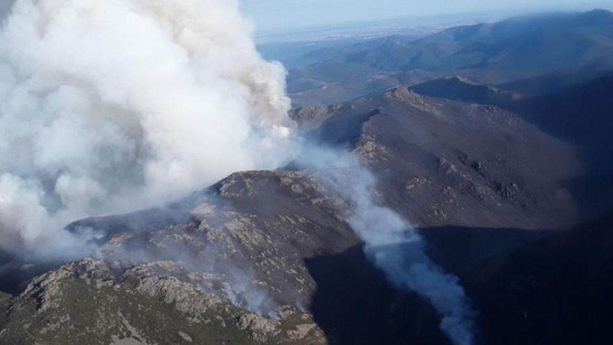 Evacuados dos municipios por el incendio de Peñalba de la Sierra que ya ha quemado 1.600 hectáreas