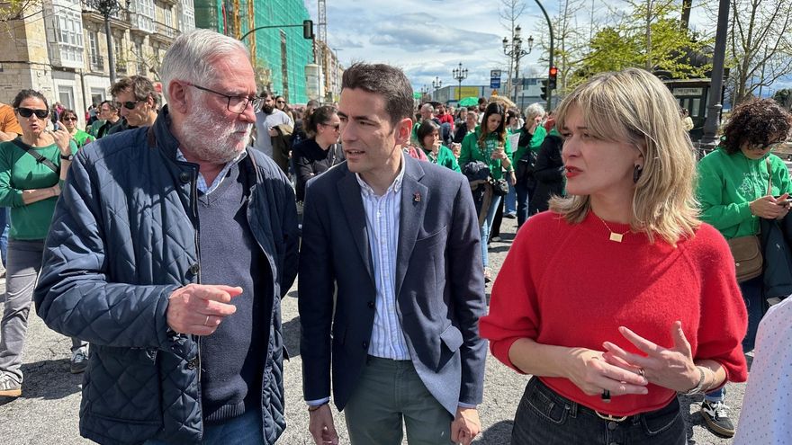 El secretario general del PSOE, Pedro Casares,en la manifestación